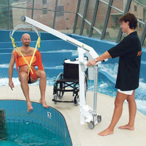 elevador de piscina - ascensor acuatico - sillas para piscinas - accesibilidad piscinas